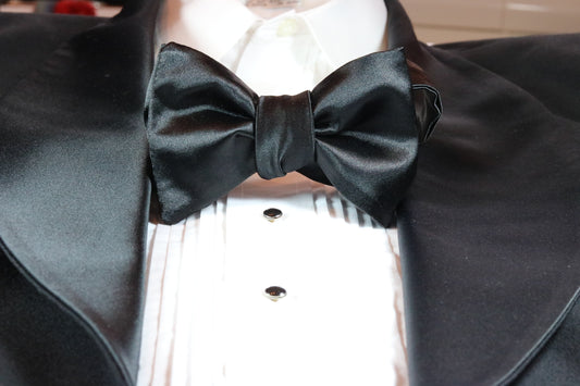 Winston Grand Satin Large Butterfly with Matching Pocket Square